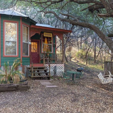 The Victorian Cottage At Creekside Camp & Cabins Marble Falls Exterior photo