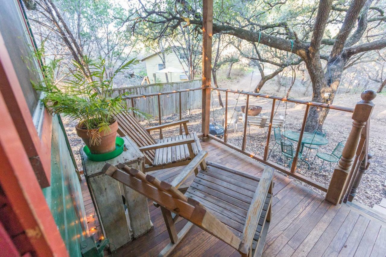 The Victorian Cottage At Creekside Camp & Cabins Marble Falls Exterior photo